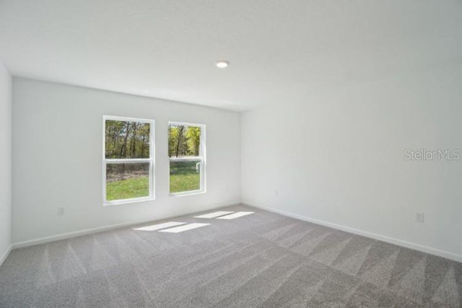Spacious, unfurnished interior of a new home in Royal Highlands, Weeki Wachee (Image 12).