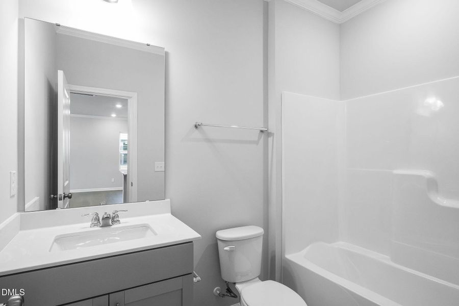 SUN_Sagecroft_Pic_Davidson_QMI_104_Bath3