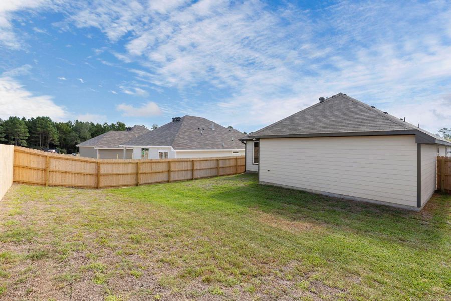 Exterior details and patio area of a home in Sterling Ridge, Huntsville (Image 23). Exterior details and patio area of a home in Sterling Ridge, Huntsville (Image 23).