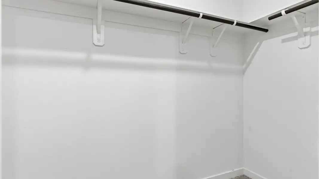 Spacious, unfurnished interior of a new home in Murphy Village, Missouri City (Image 20).