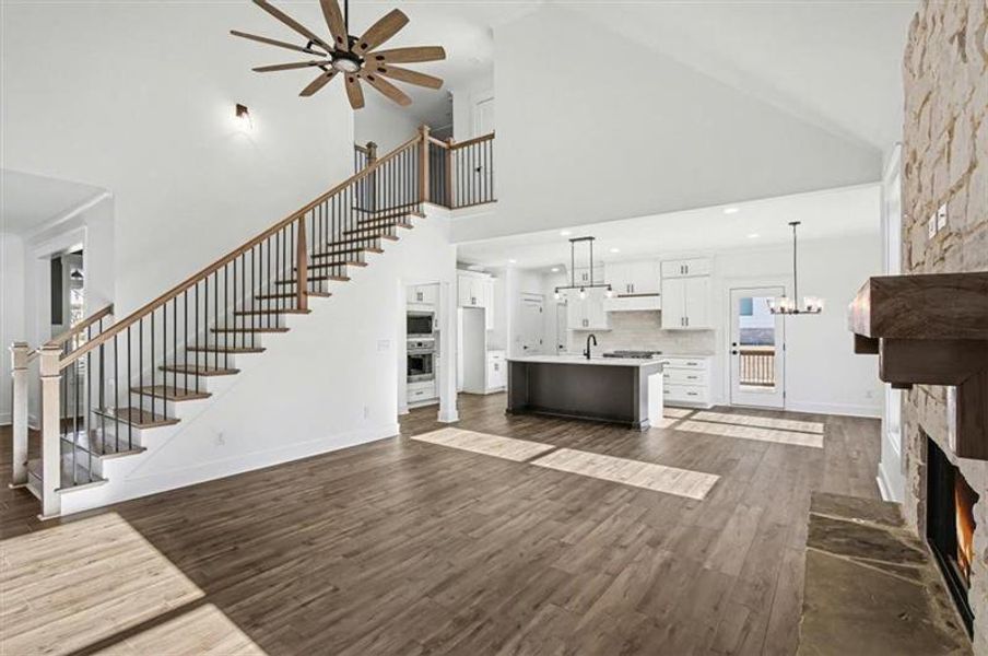 Spacious, unfurnished interior of a new home in , Waleska (Image 39).