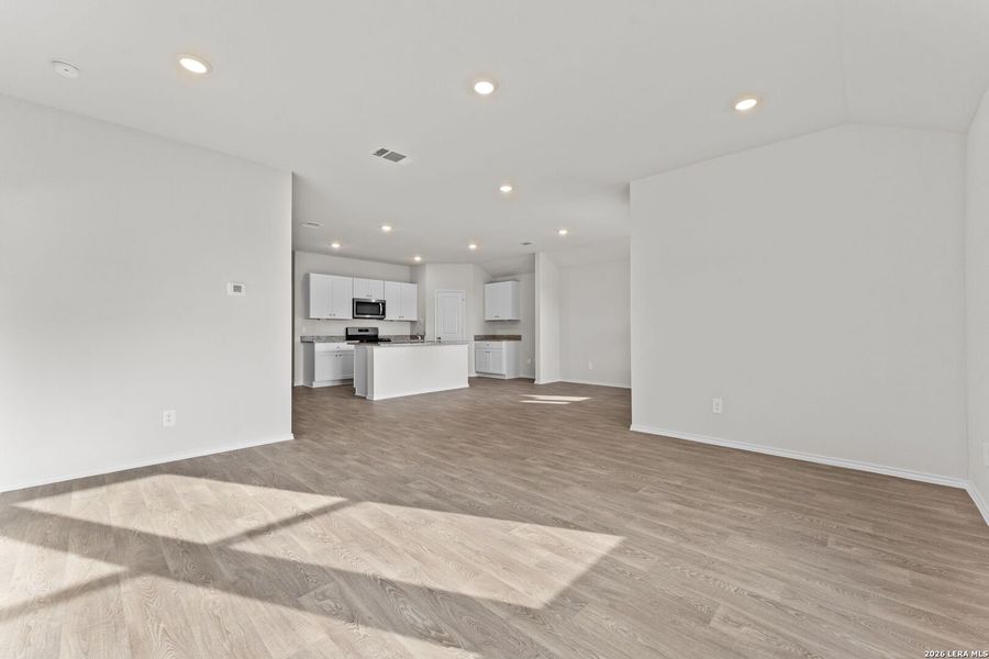 Spacious, unfurnished interior of a new home in Navarro Fields, Seguin (Image 14).