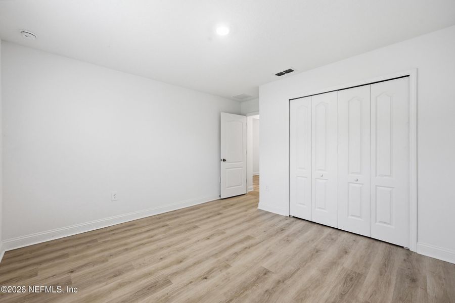 Spacious, unfurnished interior of a new home in Cross Creek, Green Cove Springs (Image 29).