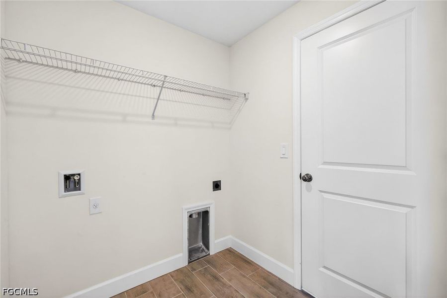Spacious, unfurnished interior of a new home in Cape Coral, Cape Coral (Image 24).