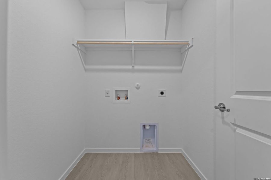 Spacious, unfurnished interior of a new home in Valle Sol, San Antonio (Image 17).