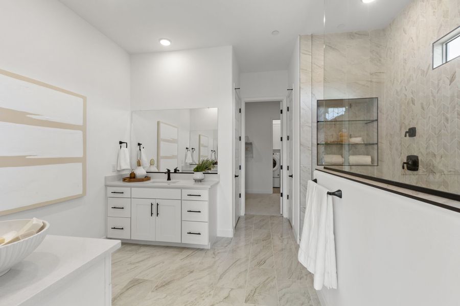 Cantabria Mint Model - Owner's Bath