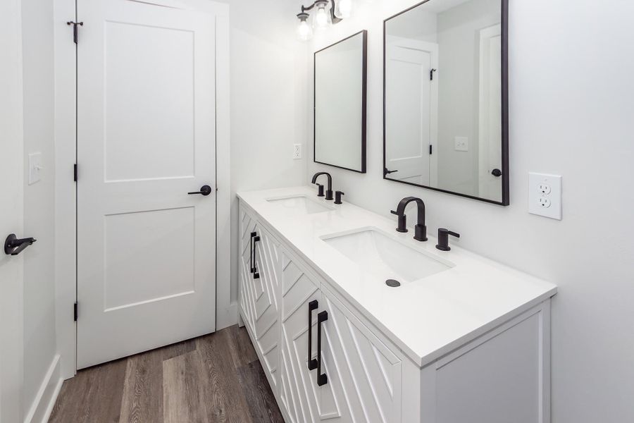 Furnished interior view inside a new home in , Hanahan (Image 5).