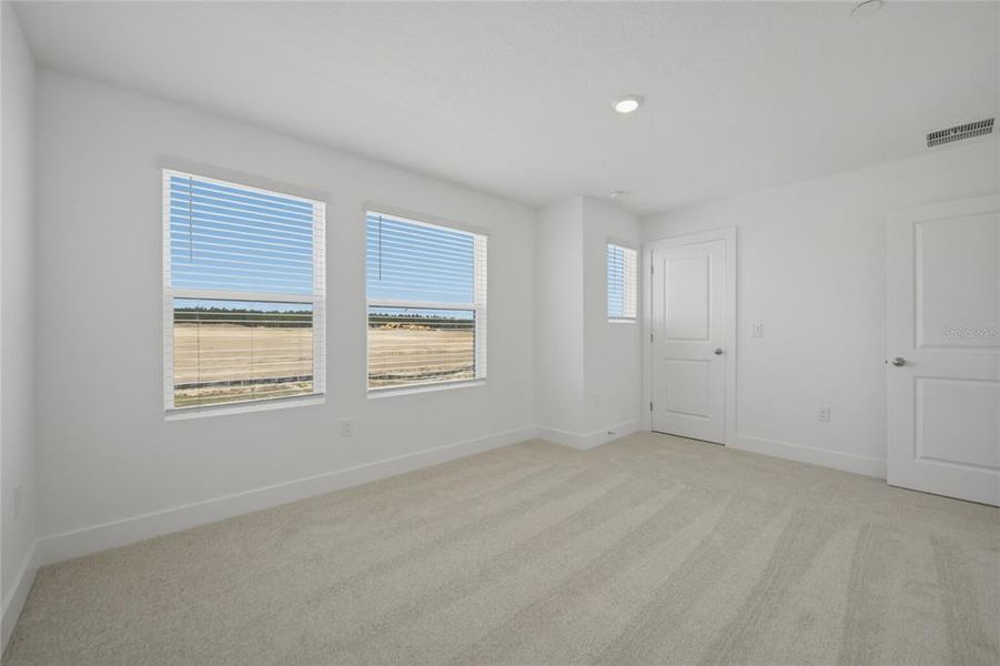 Spacious, unfurnished interior of a new home in , Winter Garden (Image 13).
