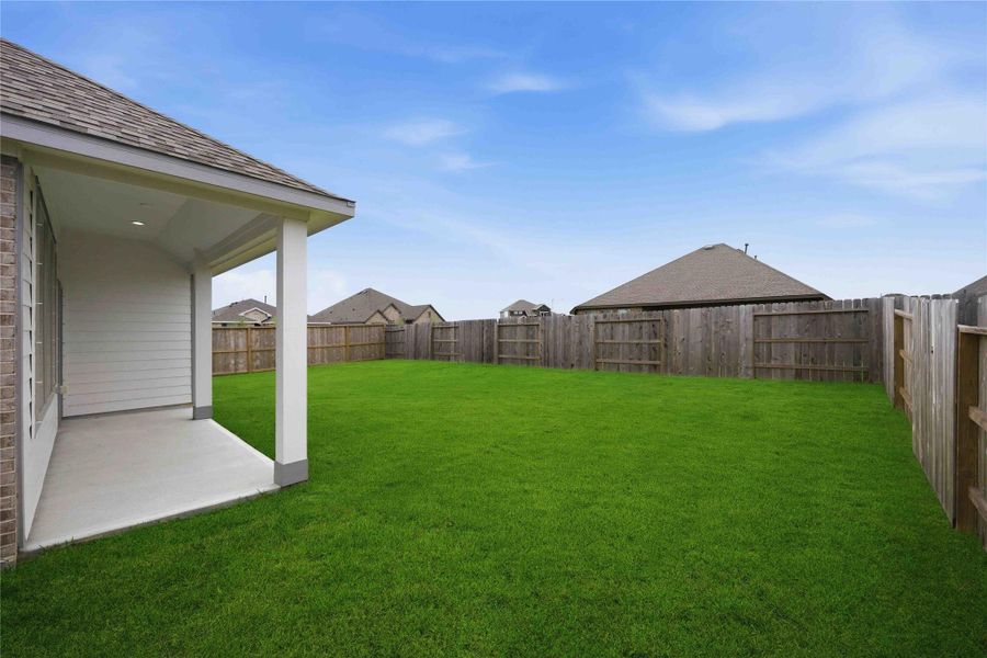 Exterior details and patio area of a home in Lago Mar  50'  &  55', Texas City (Image 4).