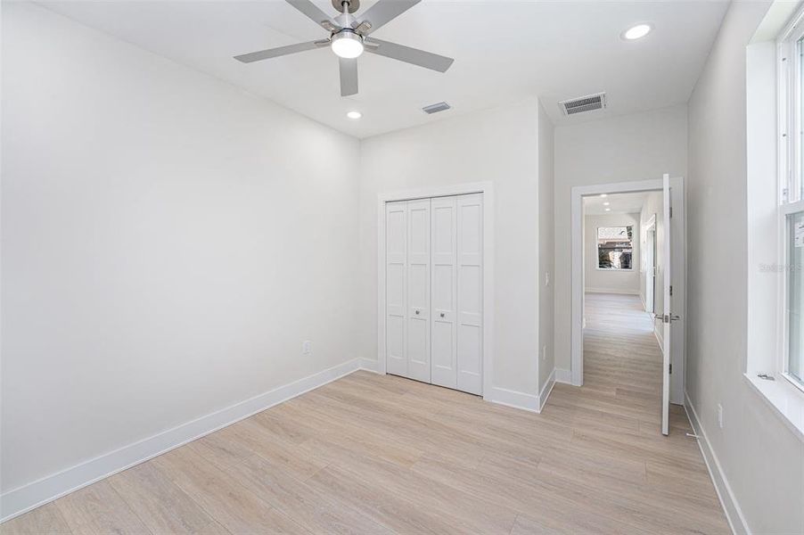 Spacious, unfurnished interior of a new home in , Largo (Image 38).