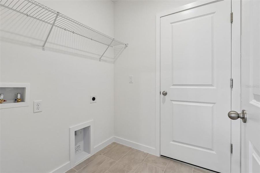 Spacious, unfurnished interior of a new home in Hamilton Bluff, Haines City (Image 21).