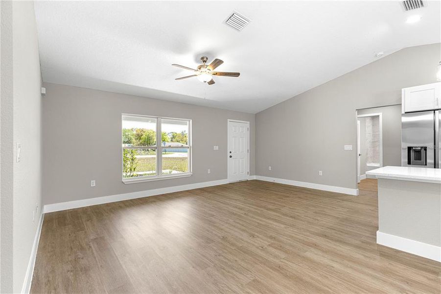 Spacious, unfurnished interior of a new home in , Ocklawaha (Image 17).