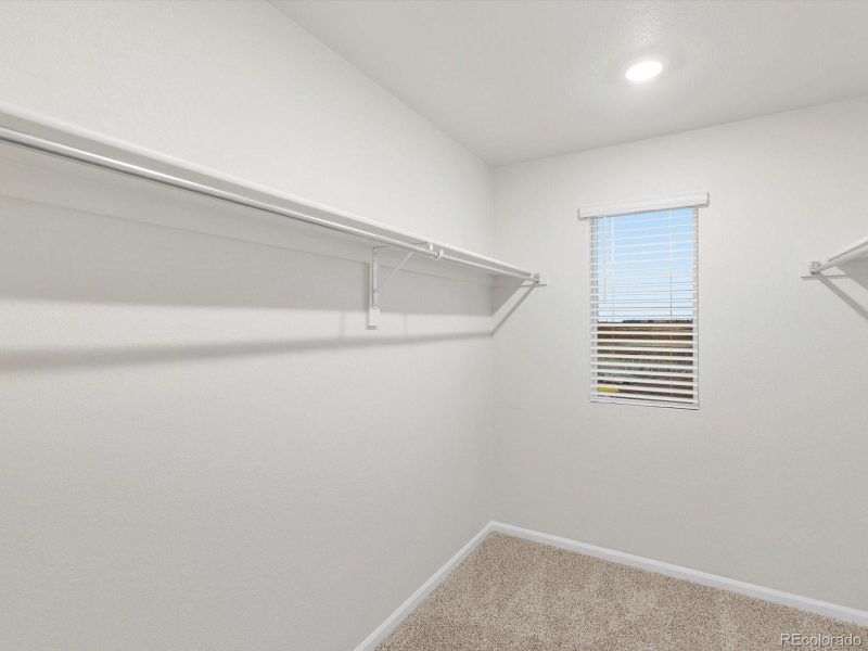 Spacious, unfurnished interior of a new home in , Aurora (Image 15).