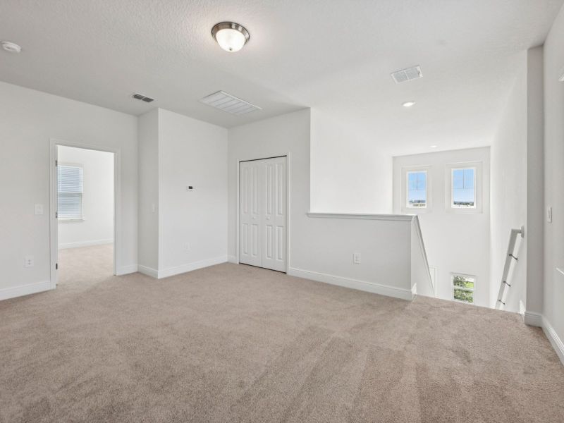 Spacious, unfurnished interior of a new home in Cyrene at Minneola, Minneola (Image 8).