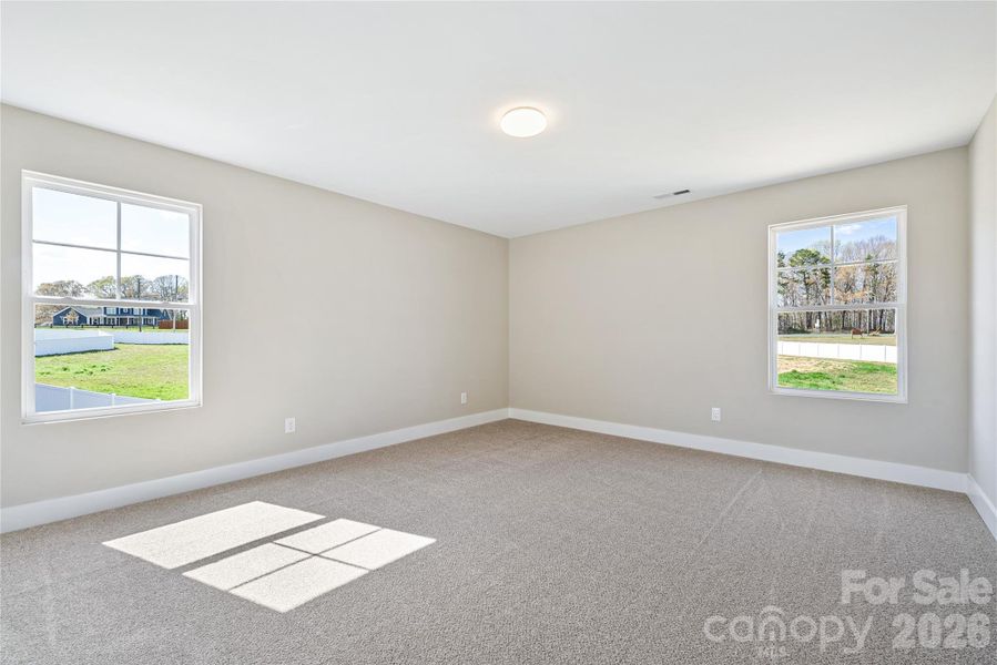 Spacious, unfurnished interior of a new home in , Stanfield (Image 25).