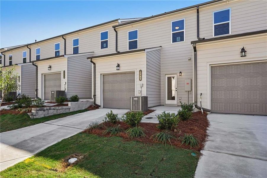 Exterior details and patio area of a home in Park Vue, Atlanta (Image 27).