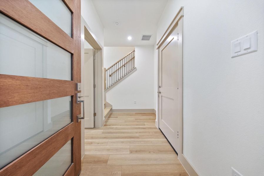 Spacious, unfurnished interior of a new home in , Houston (Image 26).