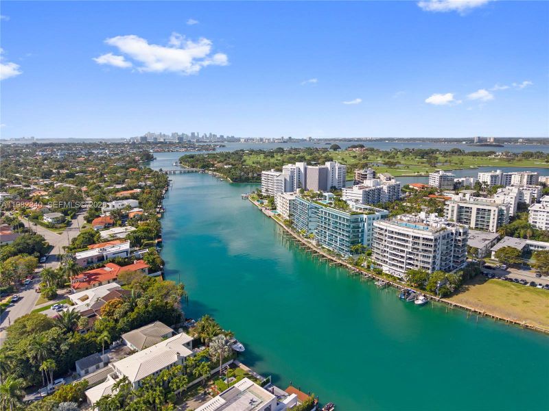 Condo located in Bay Harbor Islands, FL showcasing its design and architecture (Image 26).