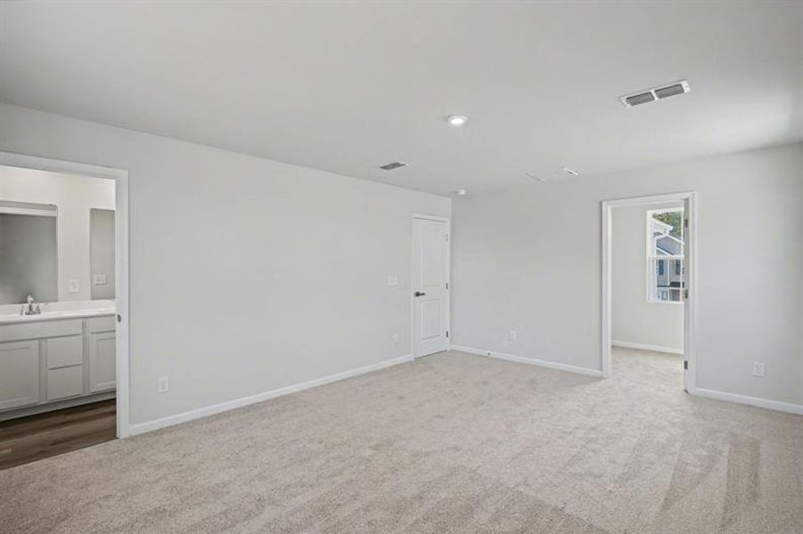 Spacious, unfurnished interior of a new home in Sterling Oaks, Ash (Image 15). Spacious, unfurnished interior of a new home in Sterling Oaks, Ash (Image 15).