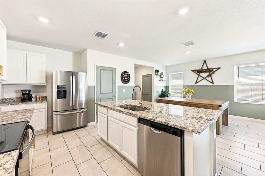 Furnished interior view inside a new home in Magnolia Pointe, Umatilla (Image 7).