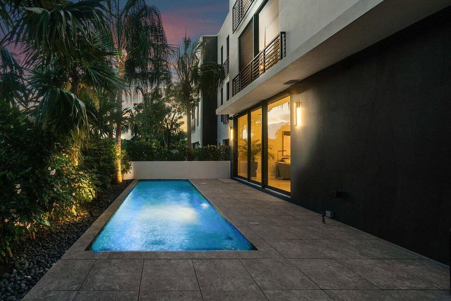 056-914PalmTrail-DelrayBeach-FL-33483-SM