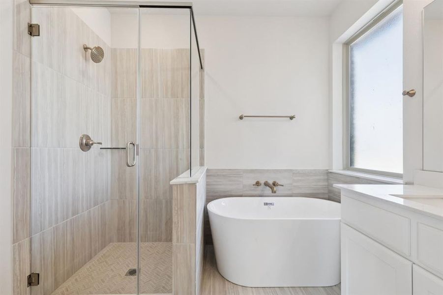 Furnished interior view inside a new home in Ellis Ranch Estates, Waxahachie (Image 8).