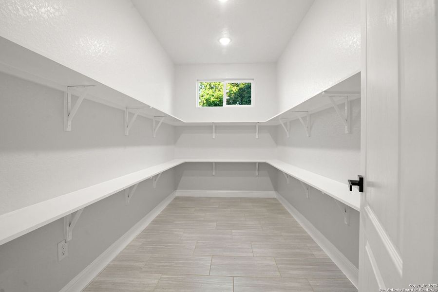 Spacious, unfurnished interior of a new home in , San Antonio (Image 34).