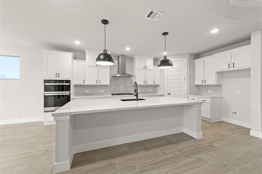 Representative image. Features, selections and colors may vary. Representative image. Features, selections and colors may vary.