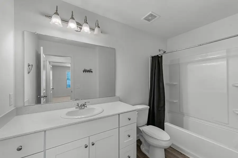 Hall bath with tub/shower combination