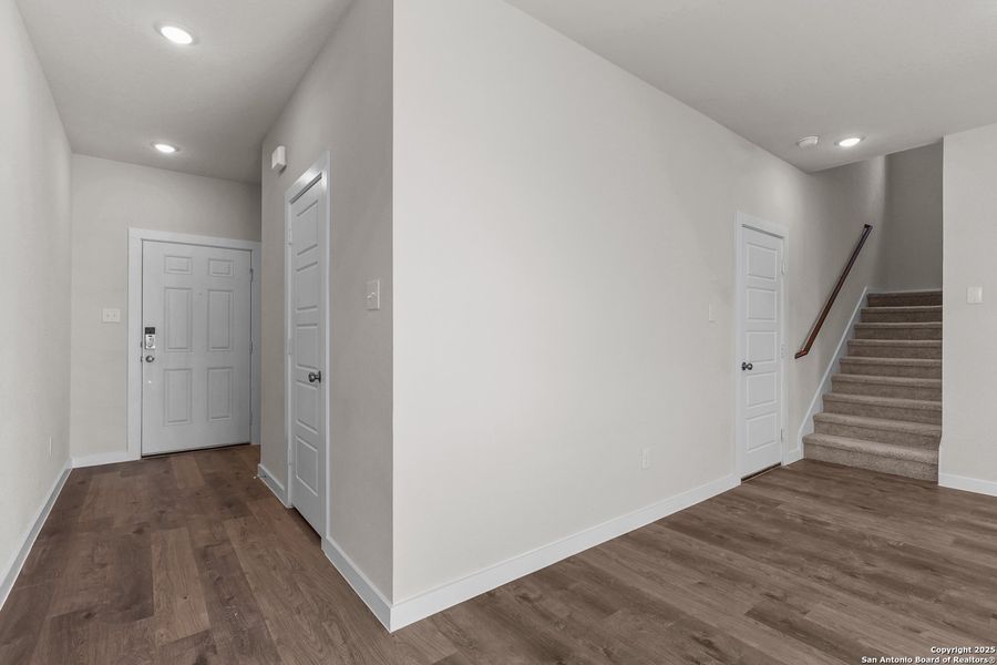 Spacious, unfurnished interior of a new home in Senna, Leon Valley (Image 15).