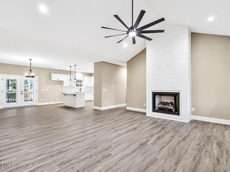 006-1280x960-living-room