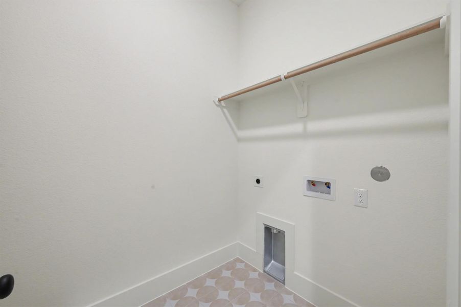 Spacious, unfurnished interior of a new home in , Willis (Image 37).