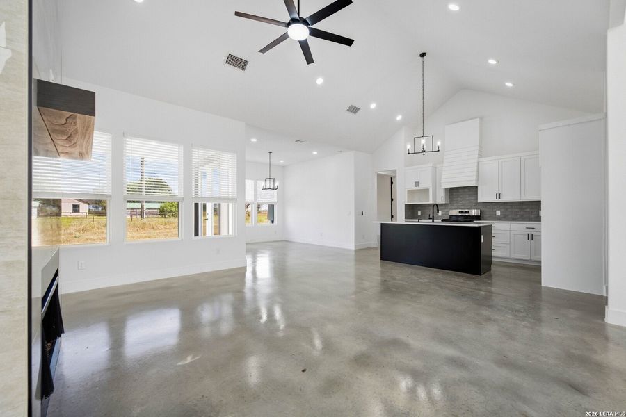 Spacious, unfurnished interior of a new home in , Stockdale (Image 24).