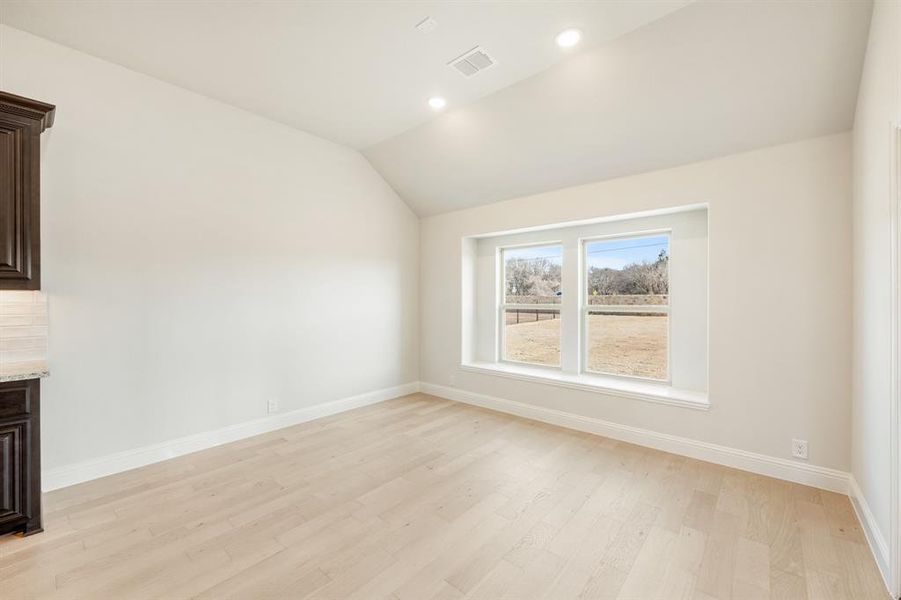 Spacious, unfurnished interior of a new home in Abe's Landing, Granbury (Image 27).