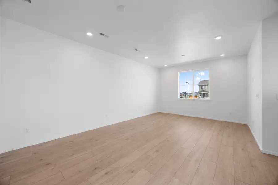 Spacious, unfurnished interior of a new home in Sky Ranch, Watkins (Image 24).