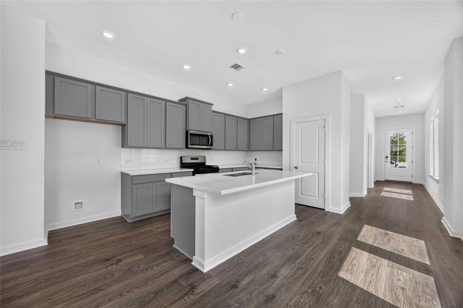 Furnished interior view inside a new home in La Segarra 40', Brookshire (Image 10).