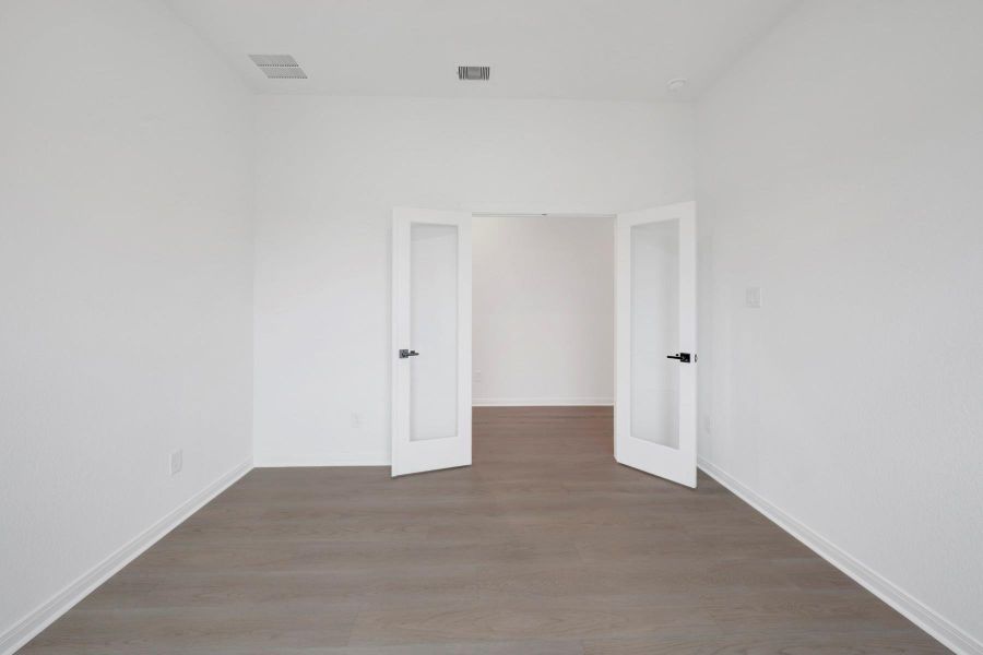 Spacious, unfurnished interior of a new home in The Grand Prairie 50’, Hockley (Image 27).