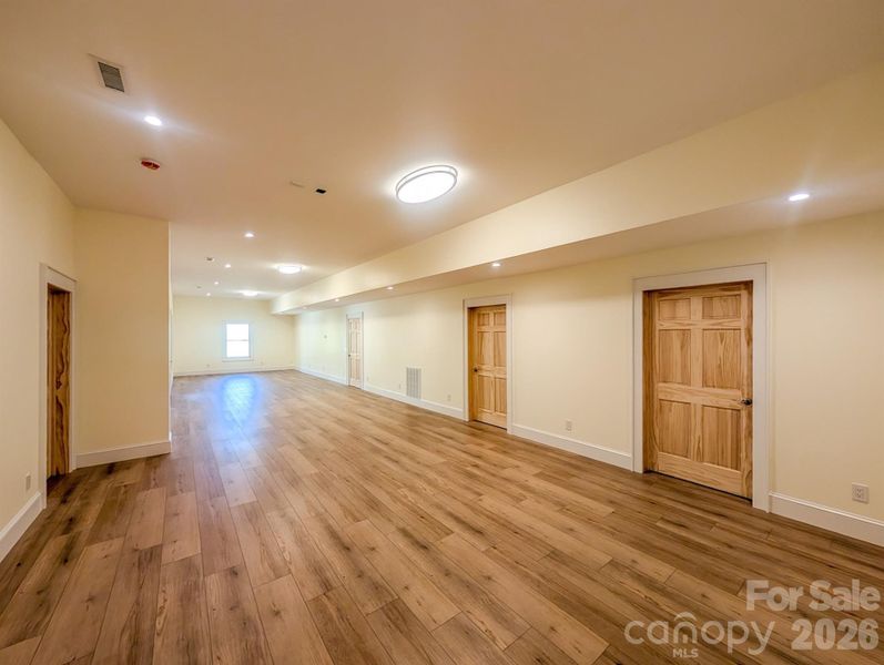 Spacious, unfurnished interior of a new home in , Burnsville (Image 7).