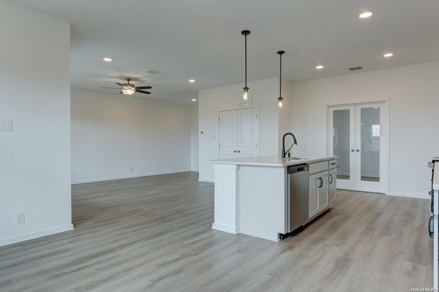 Spacious, unfurnished interior of a new home in Hennersby Hollow, San Antonio (Image 22). Spacious, unfurnished interior of a new home in Hennersby Hollow, San Antonio (Image 22).