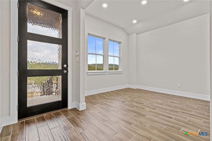 Spacious, unfurnished interior of a new home in Morningstar, Georgetown (Image 16).