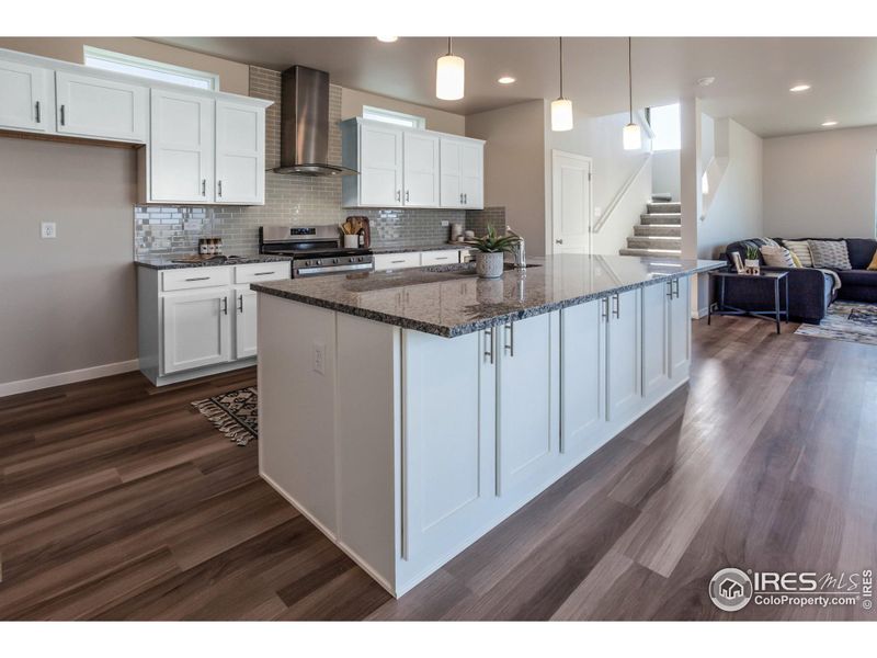 EXAMPLE PHOTO: KITCHEN ISLAND