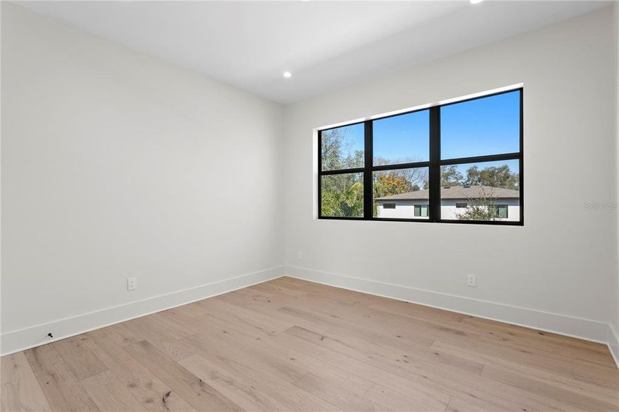 Spacious, unfurnished interior of a new home in , Tampa (Image 68).