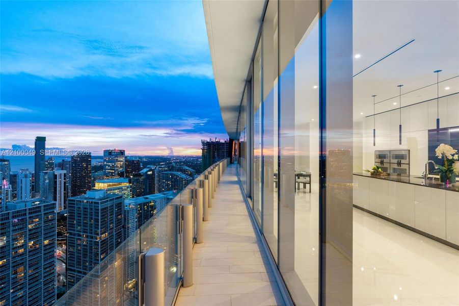 Condo located in Miami, FL showcasing its design and architecture (Image 20).