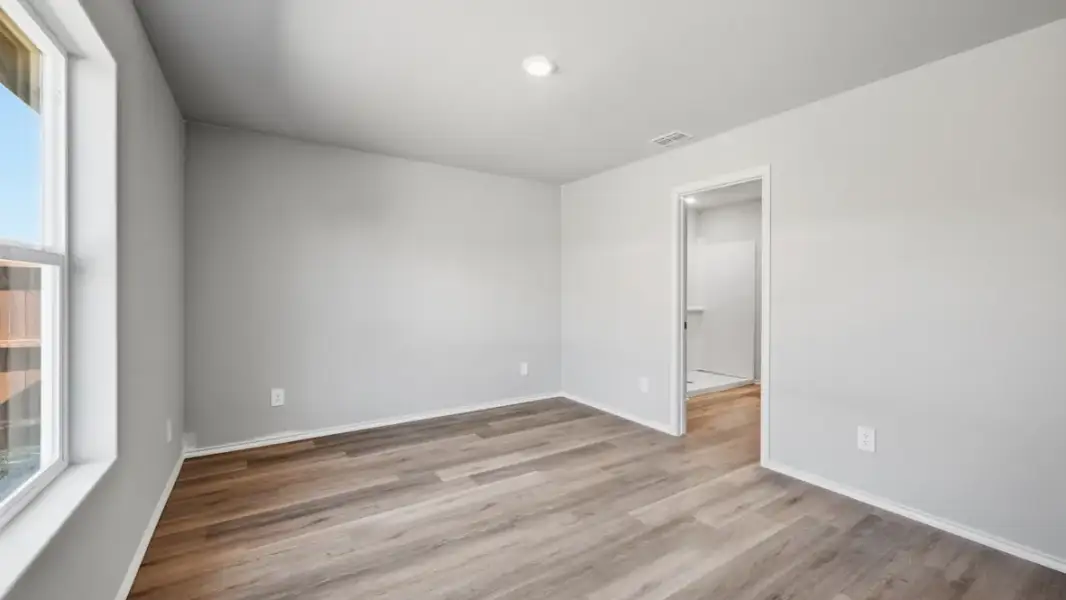 Spacious, unfurnished interior of a new home in The Canyons, Keene (Image 22).