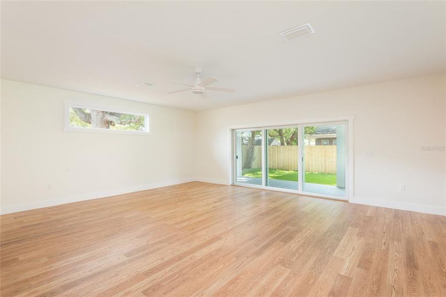 Spacious, unfurnished interior of a new home in , Tampa (Image 27).