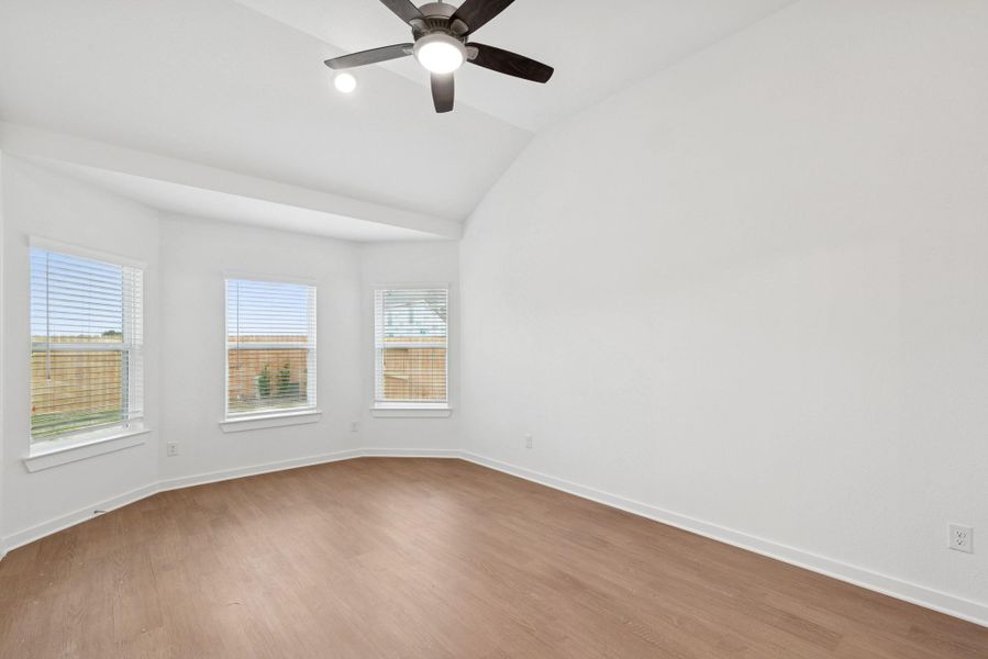 Spacious, unfurnished interior of a new home in Summerview, Fulshear (Image 32).