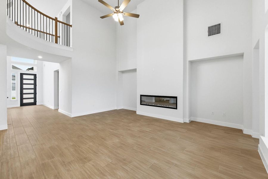 Spacious, unfurnished interior of a new home in The Colony, Bastrop (Image 18).