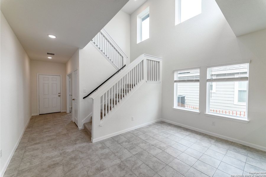 Spacious, unfurnished interior of a new home in Swenson Heights, Seguin (Image 13).