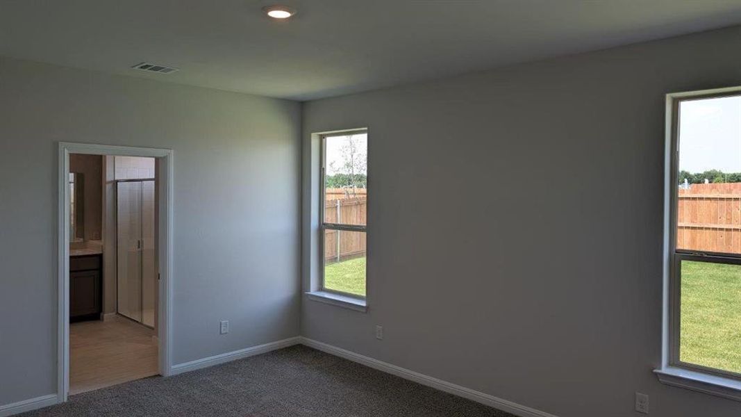 Spacious, unfurnished interior of a new home in Lankford Farms, Cleburne (Image 8).