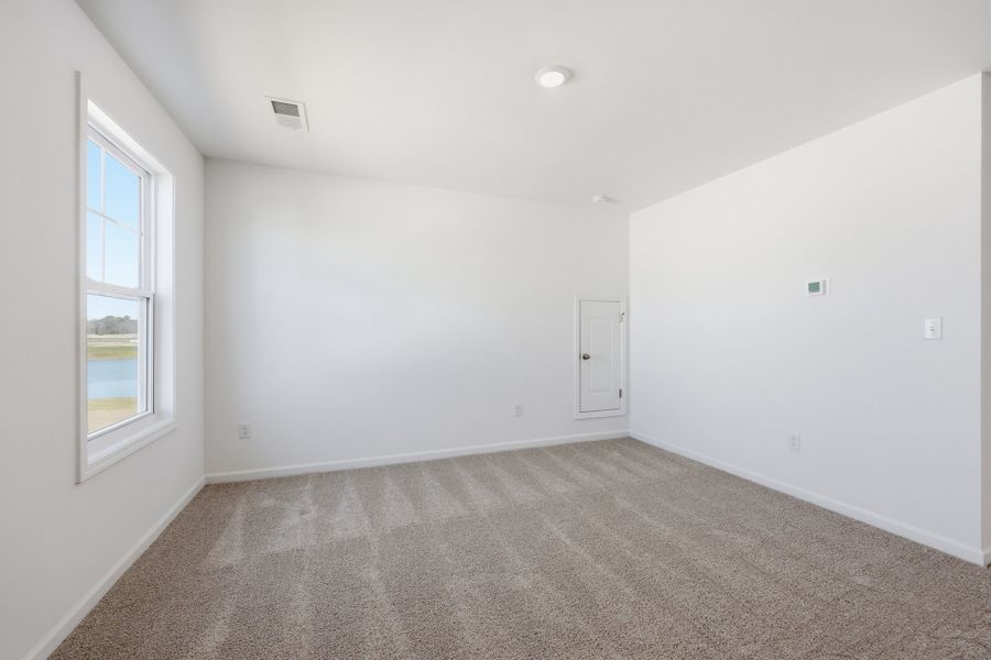 Representative unfurnished interior of a home built from the Habersham II by Great Southern Homes in Edgefield, Loris (Image 76).